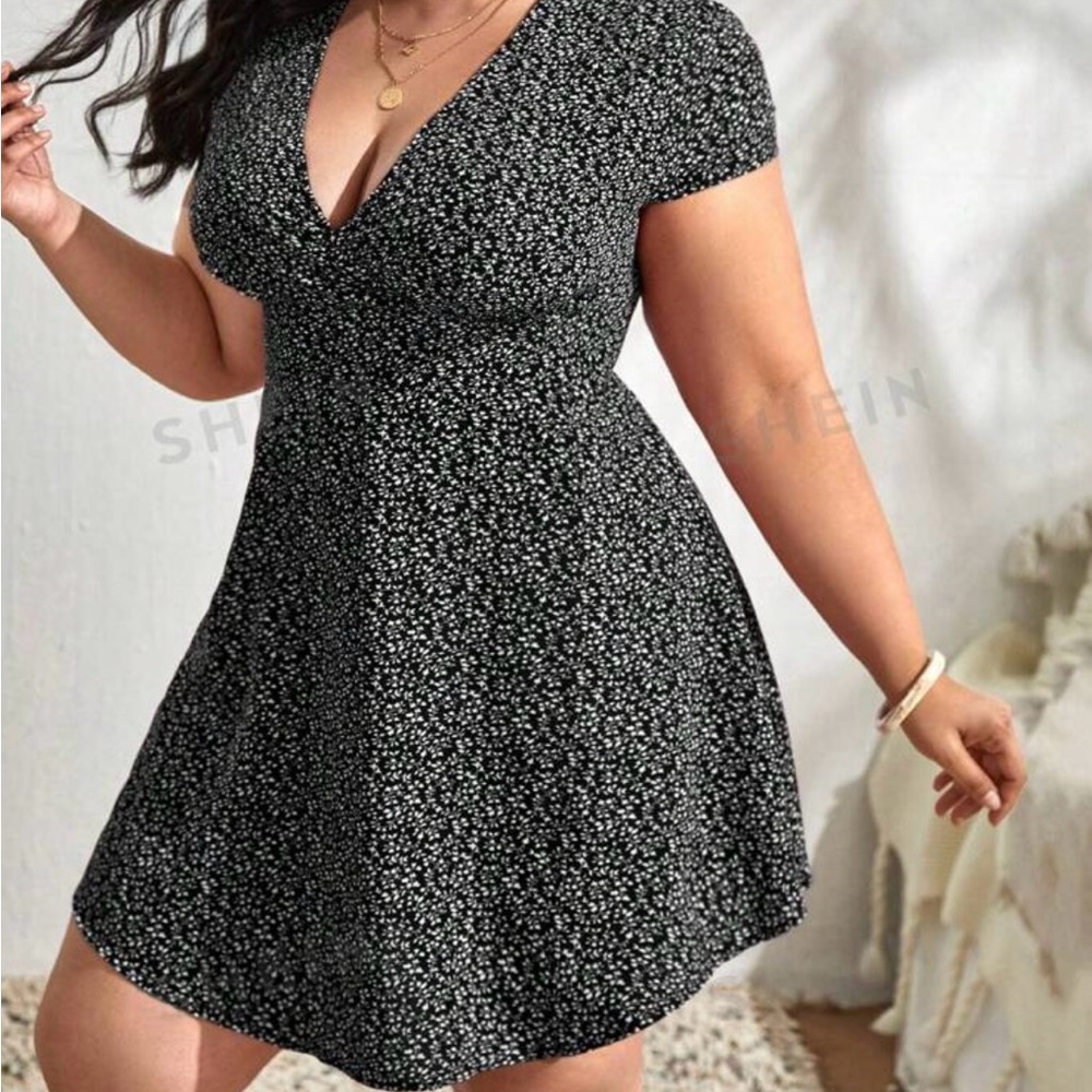 SHEIN VCAY Plus Allover Plants Print Dress Without Belt